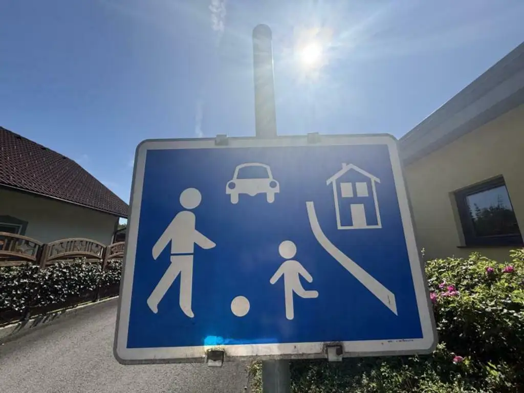 *** Eleganter und stilvoller Bungalow in begehrter Siedlungslage *** unmittelbare Nähe zur Stadt Feldbach ***