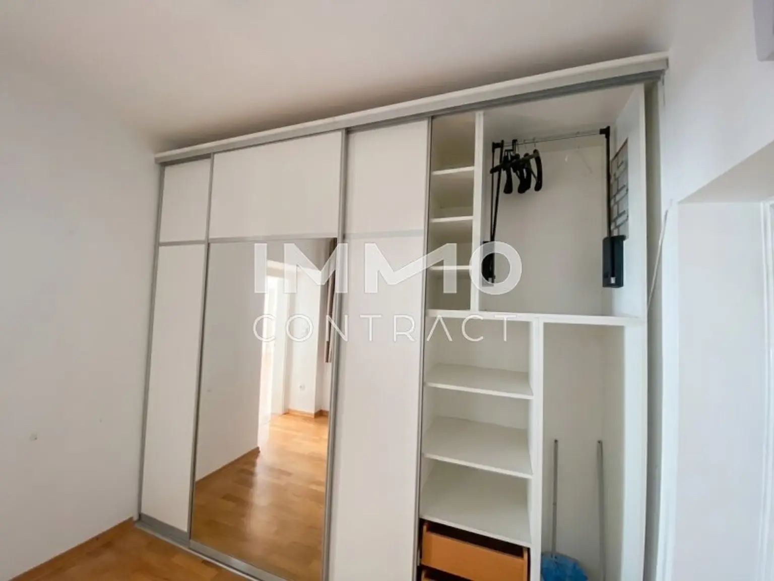 Hochwertiger Einbauschrank im Vorzimmer
