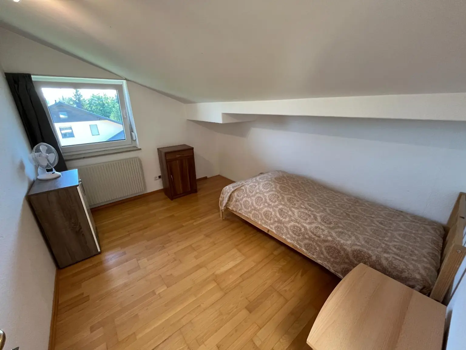 OPEN HOUSE! Großzügiges leistbares Wohnhaus mit 3 getrennte Wohneinheiten, Traumgarten, Doppelgarage und vielen Parkplätzen Tuffeltsham in Redlham