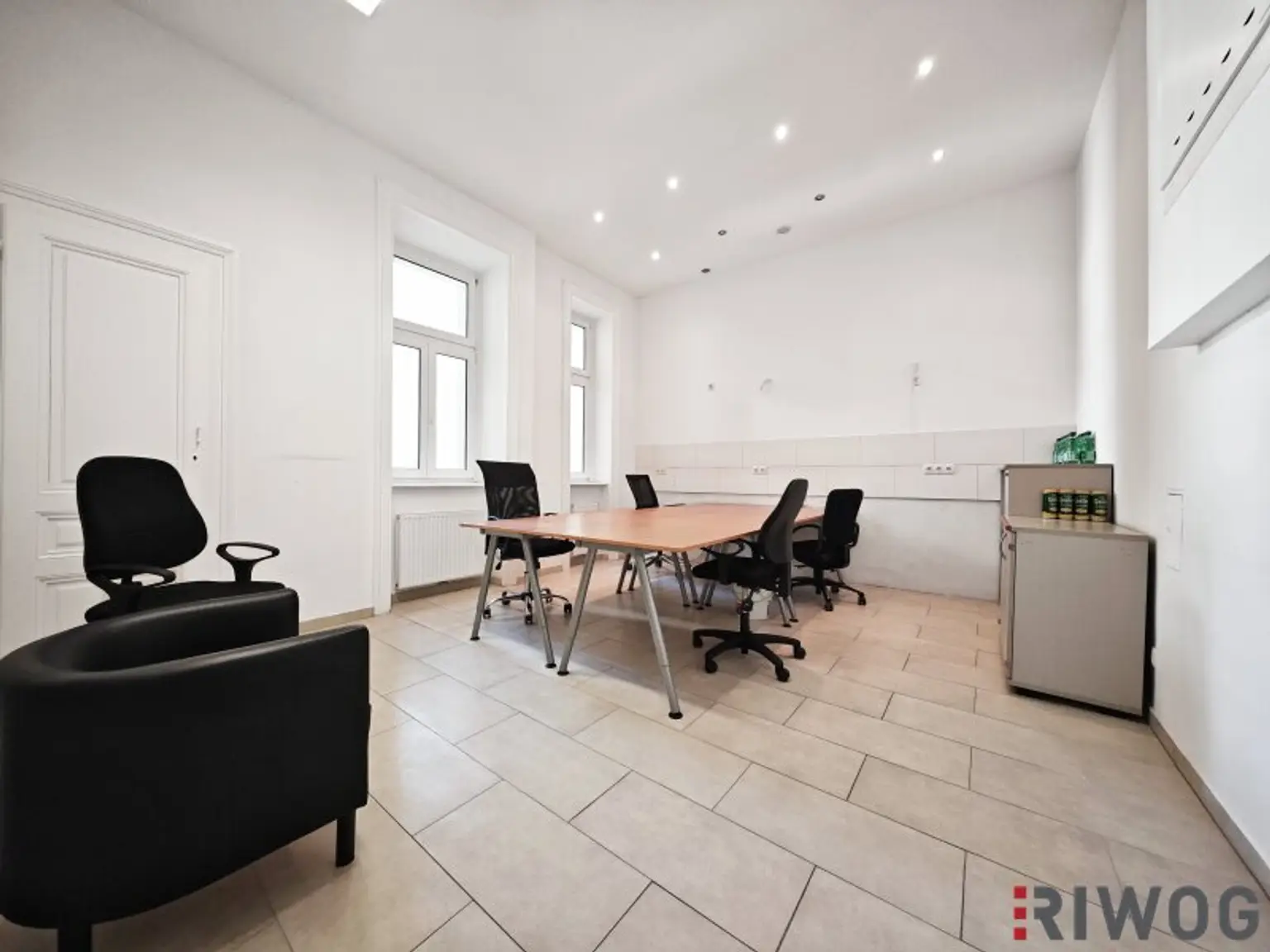 Topsaniertes Stilaltbaubüro in Naschmarktnähe | sehr hell | 154m² mit 4 bis 5 Zimmern | Luftwärmepumpe