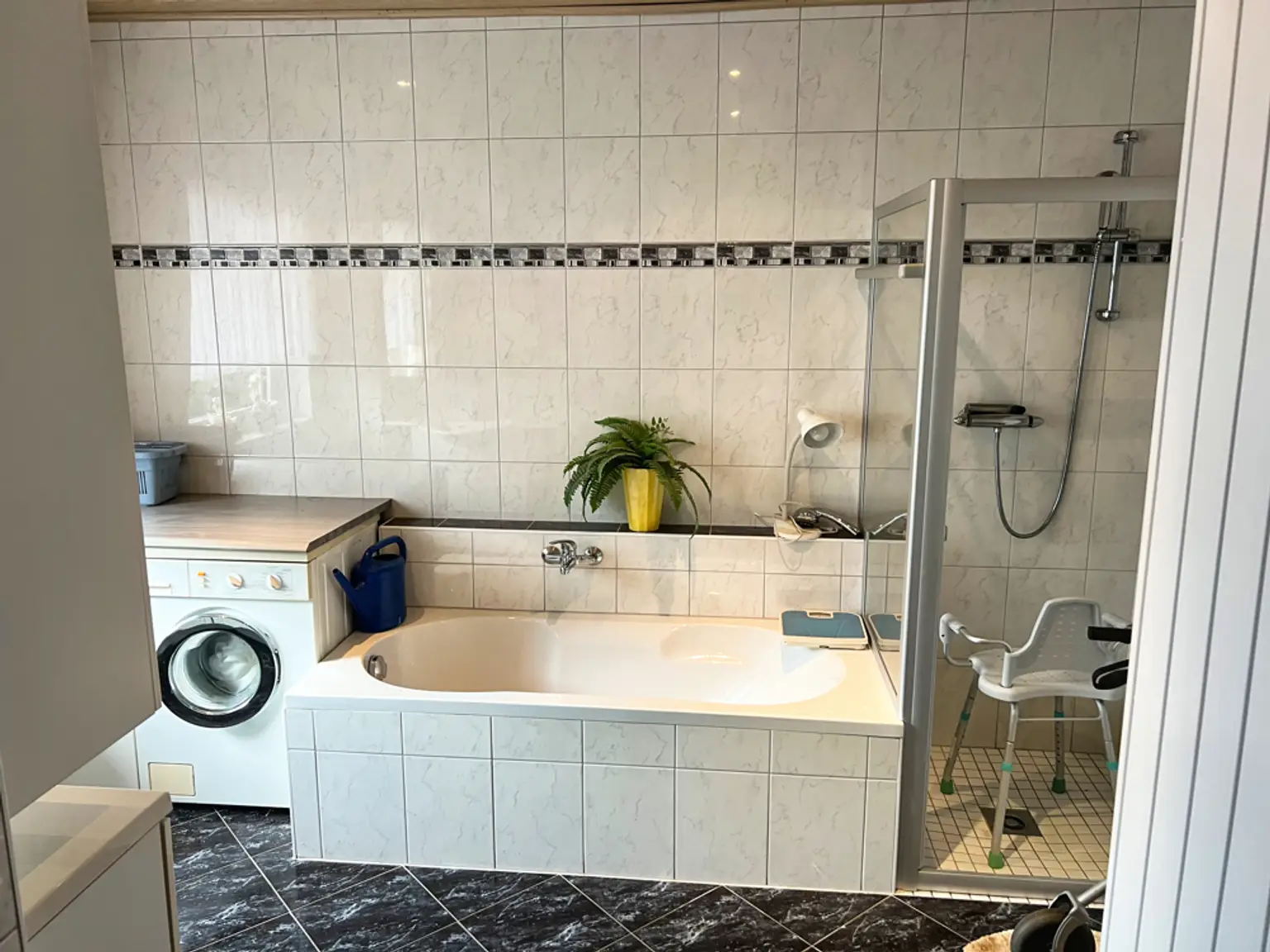 Alle unter einem Dach! Einfamilienhaus mit Einliegerwohnung & viel Platz!