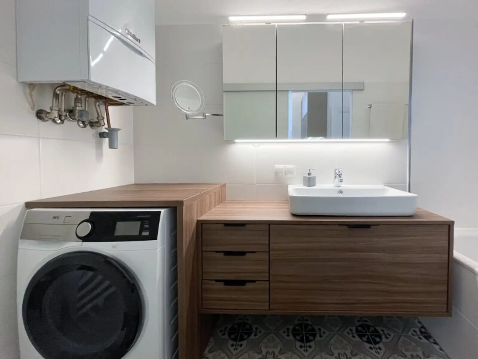 Exklusive Altbau-Residenz mit modernster Technik – hofseitige 2-Zimmerwohnung mit Balkon beim Naschmarkt