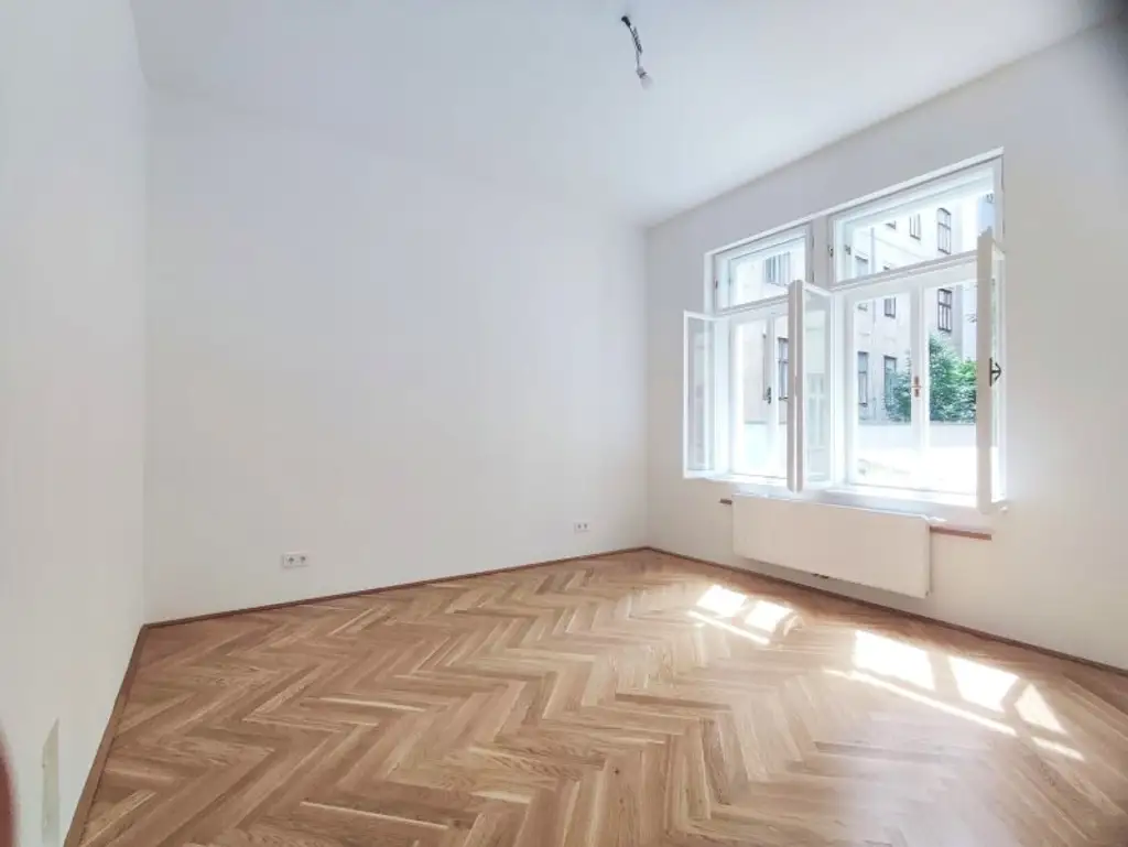 ERSTBEZUG NACH SANIERUNG - Stilvolles Wohnung direkt bei der U1