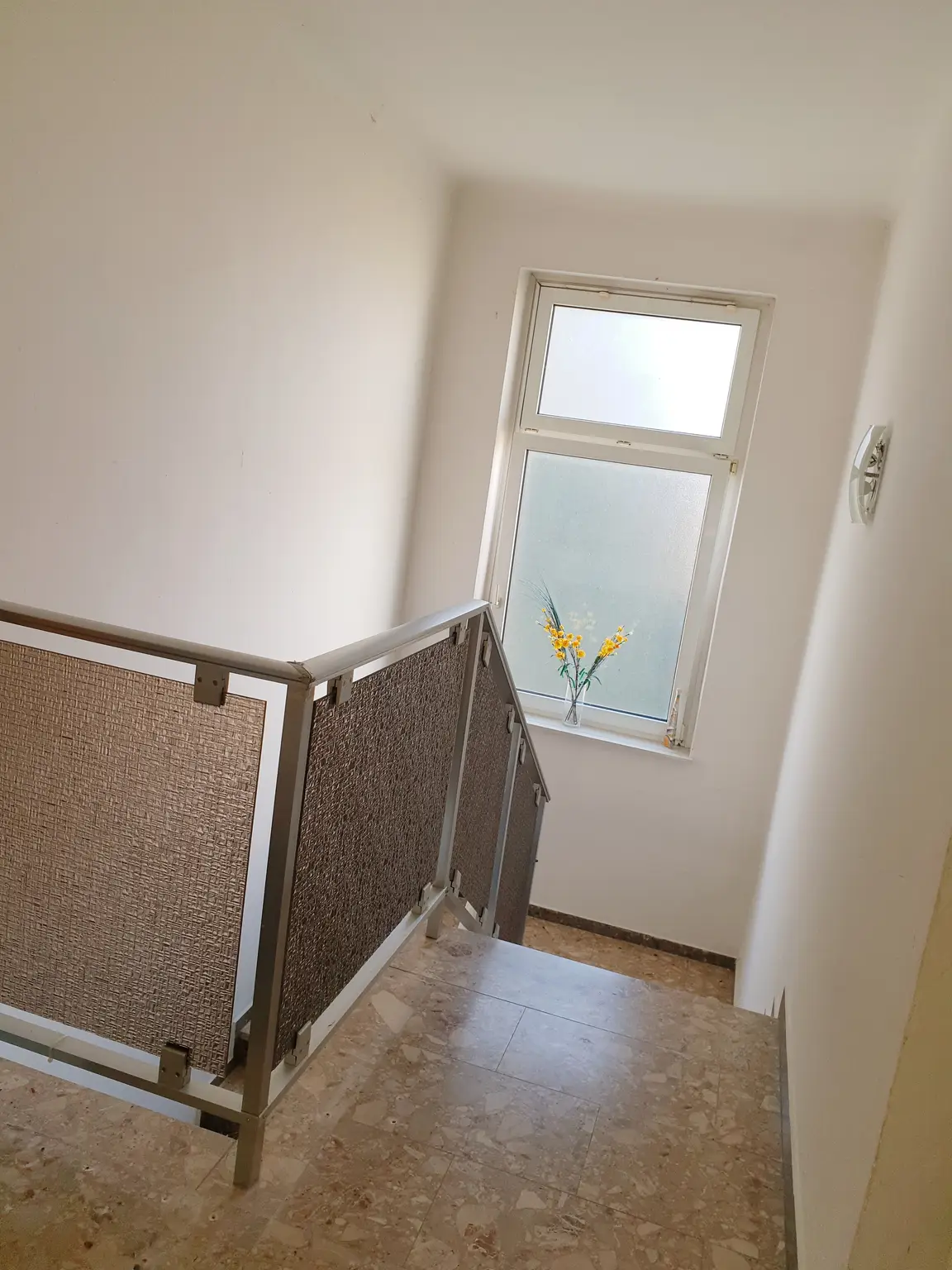 Zweifamilienhaus mit großem Garten zu verkaufen!