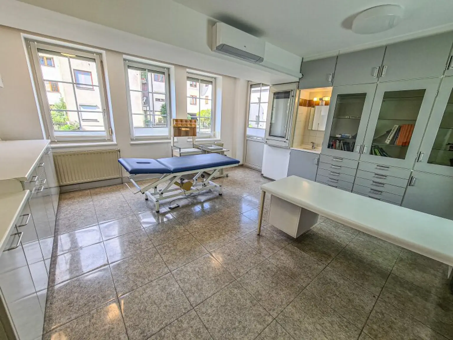 *** BARRIEREFREI *** Praxis am Josefsplatz - 5 Behandlungszimmer auf 170m²