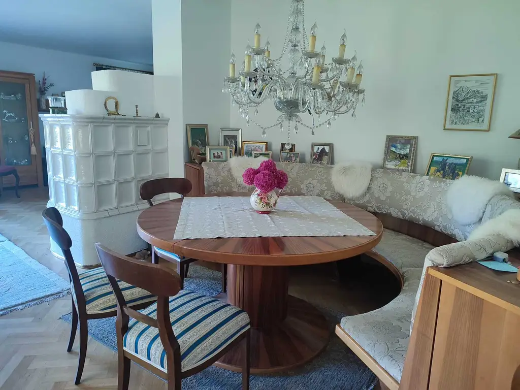 Großzügiges Stadthaus mit parkähnlichem Garten – zentral in Spittal an der Drau, ideal für Familie und Homeoffice