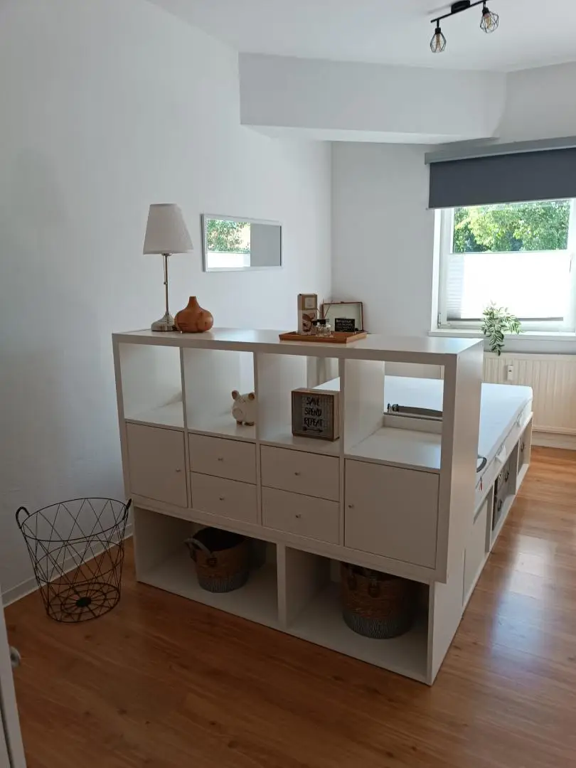 Bett mit viel Stauraum und neuer Matratze
