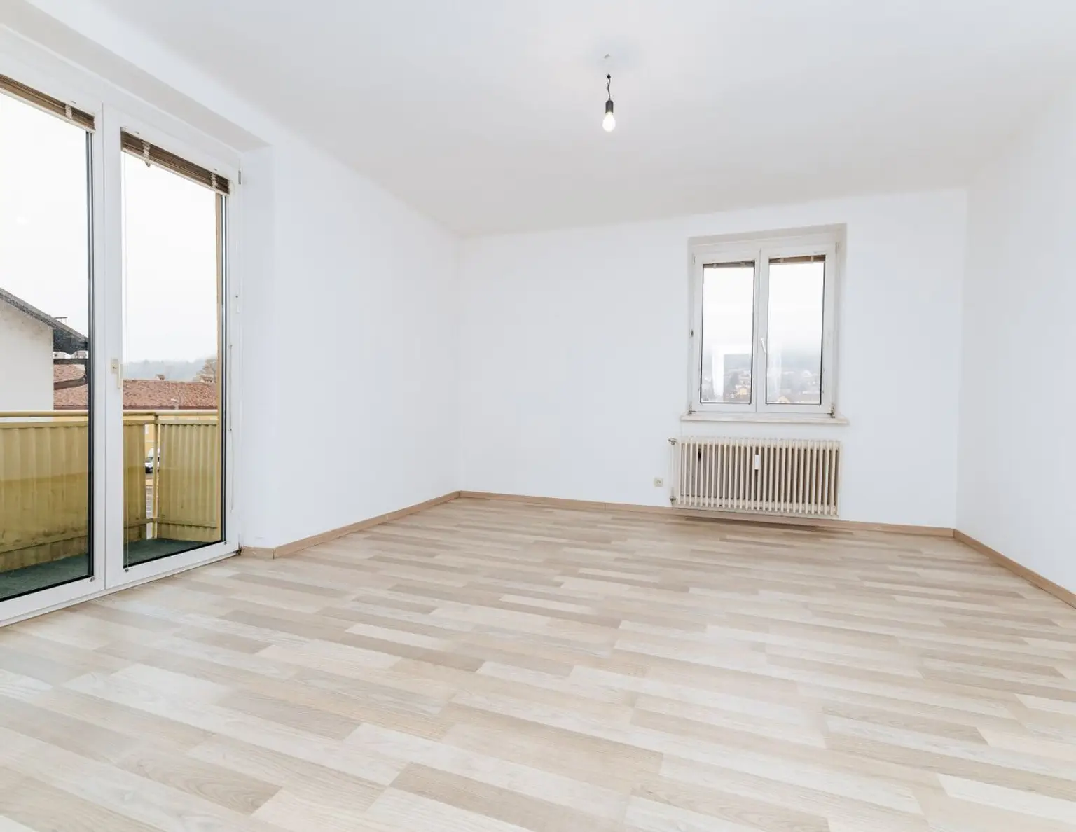 *MODERN SANIERT* I ZENTRALE LAGE I AB SOFORT VERFÜGBAR I BALKON I CARPORT OPTIONAL I HAUSTIERE WILLKOMMEN I BODENEBENE DUSCHE I WG TAUGLICH I PROJEKT WOHNEN I