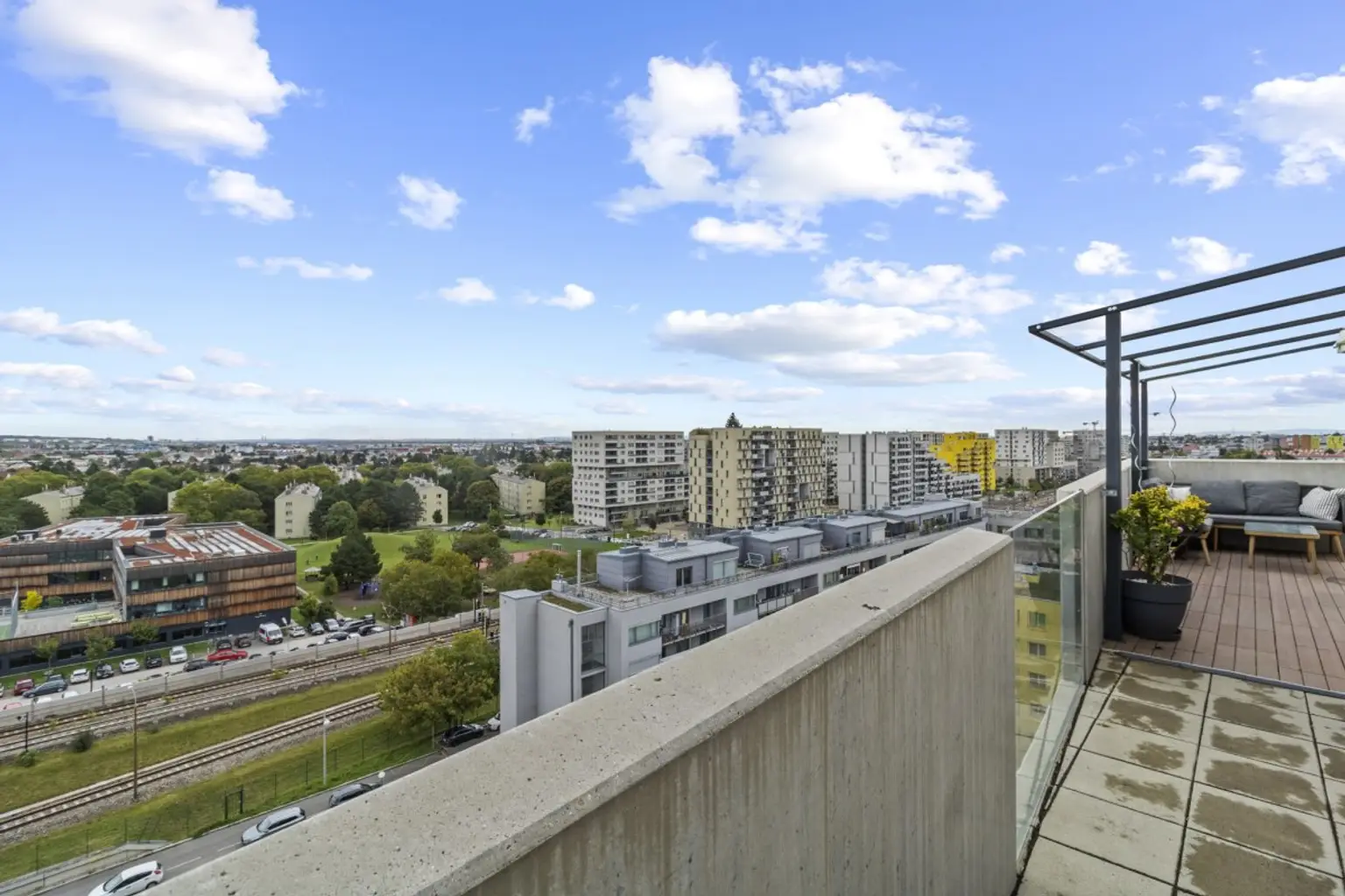 J | ++ DREI ZIMMER im DG ++ Stilvolles Wohnen mit FERNBLICK | Prima Service Immobilien