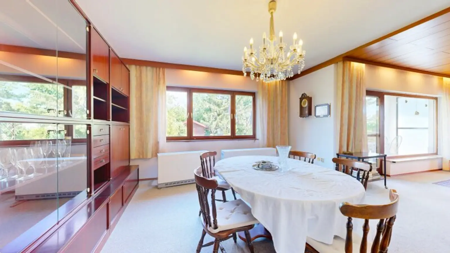 Bemerkenswertes Einfamilienhaus mit viel Entwicklungsmöglichkeit | Pool | Sauna | großer Garten