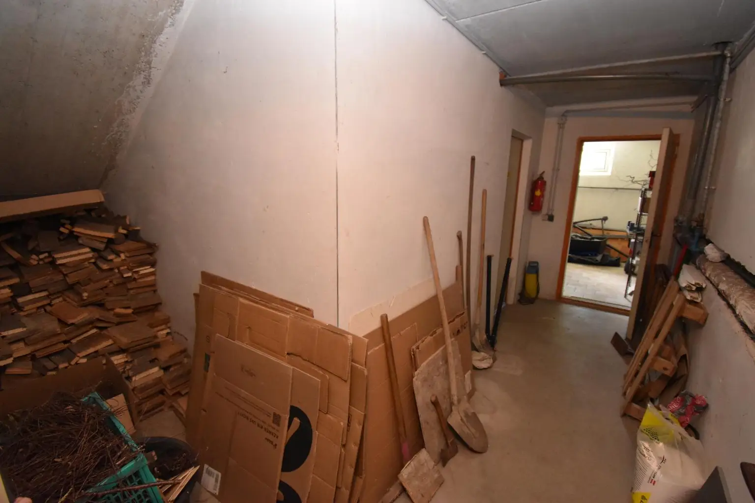 Zweifamilienhaus in ländlicher Alleinlage mit landw. Grundfläche