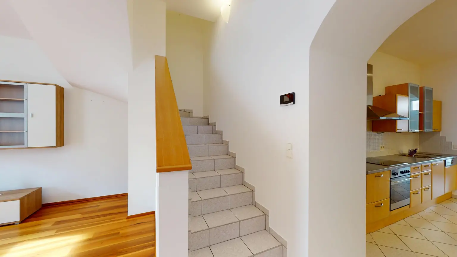 Sehr helle Maisonette-Wohnung mit Terrasse & Garten in zentraler Lage von Korneuburg – Wohnen im generalsanierten Backsteinbau