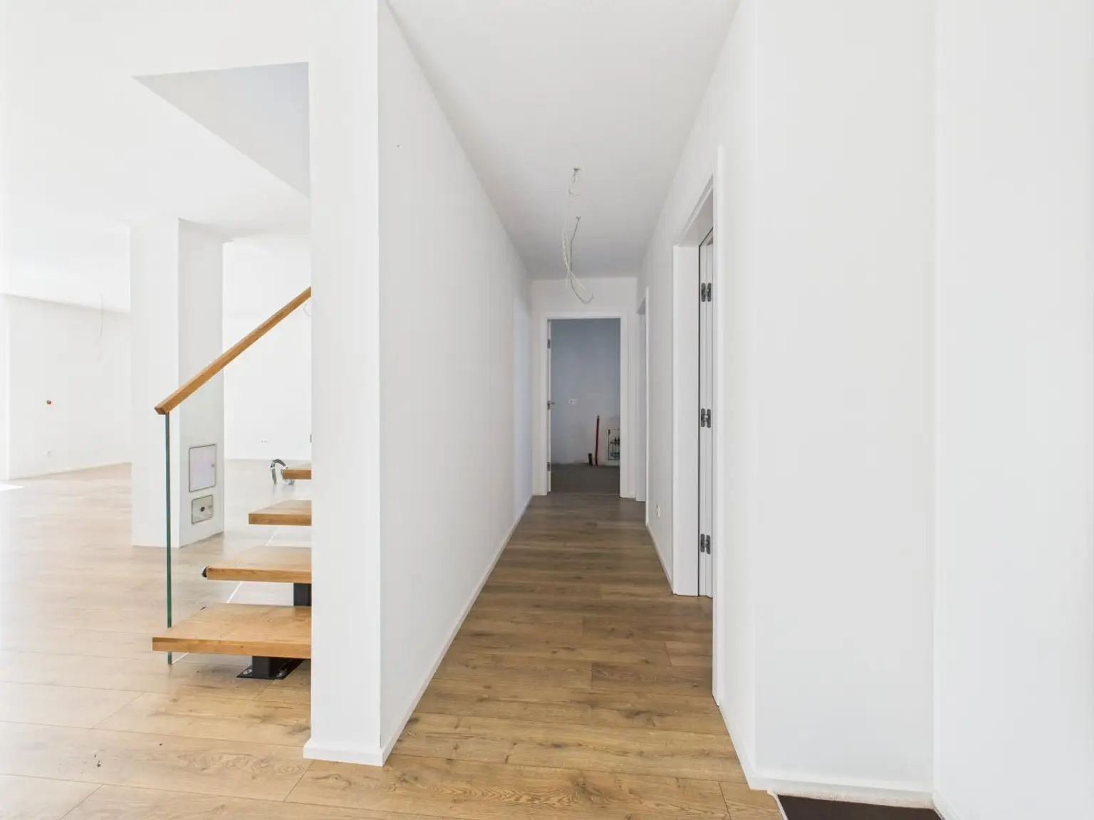 Wels-West: Luxuriöse Doppelhaushälfte mit Salzwasserpool, smarter Hausechnik & 149 m² Wohnfläche
