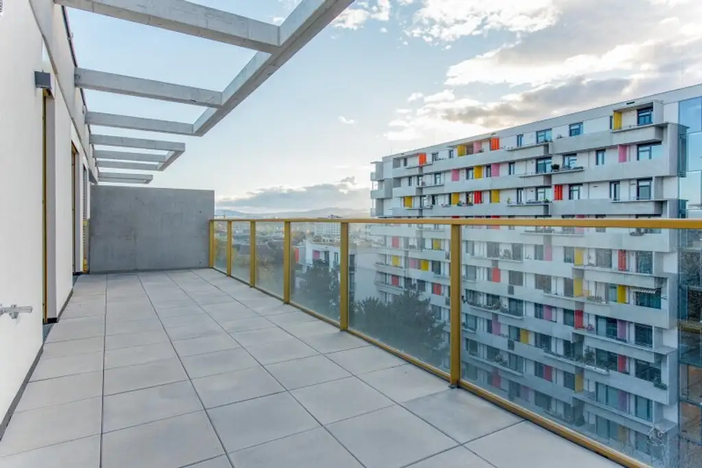 Ab Oktober! Nahe U3! Terrasse mit Weitblick! Prima 3-Zimmer-Wohnung zu vermieten!