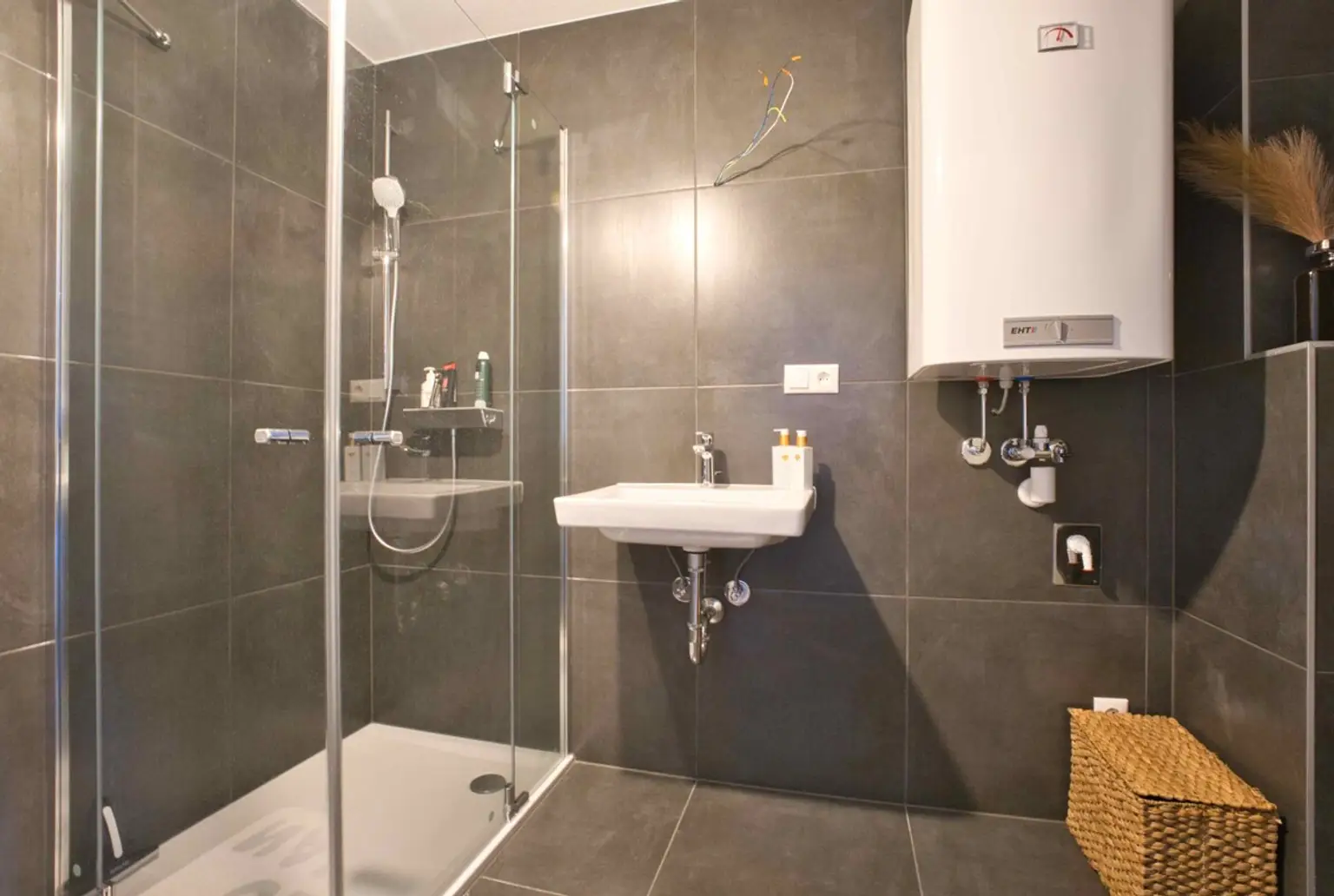 Badezimmer, Wohnung nahe Attersee