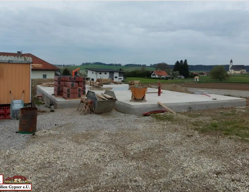 ersparen Sie sich viel Vorarbeit und Kosten!!! Baugrundstück mit fertiger Bodenplatte !!!