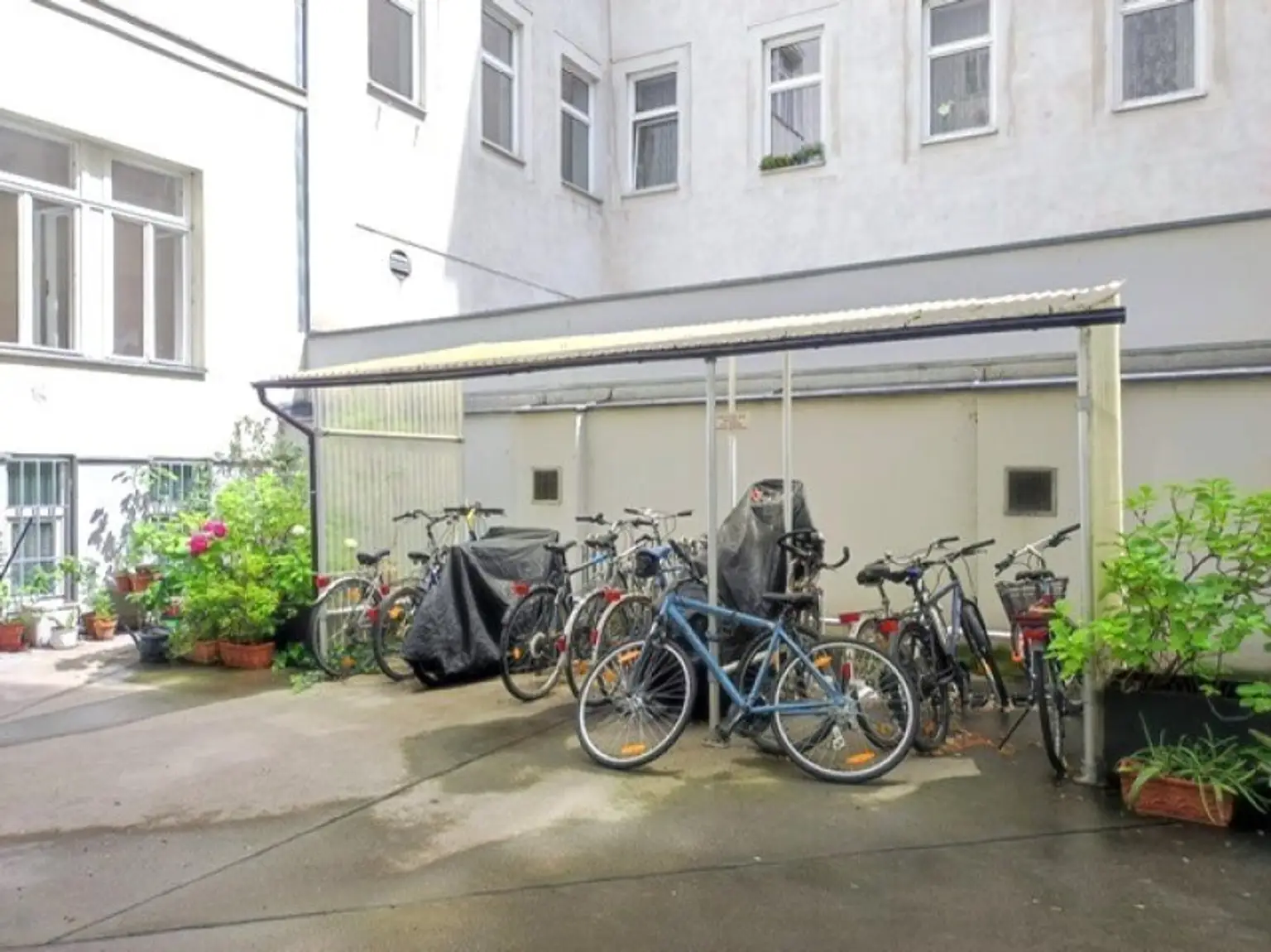ERSTBEZUG NACH SANIERUNG - Stilvolles Wohnung direkt bei der U1