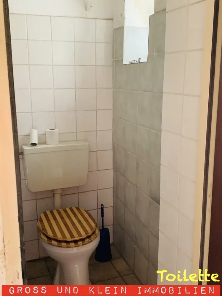 geschickte Hände gesucht.
Klein - Atelier - Büro - lager - die Lage ist gut .