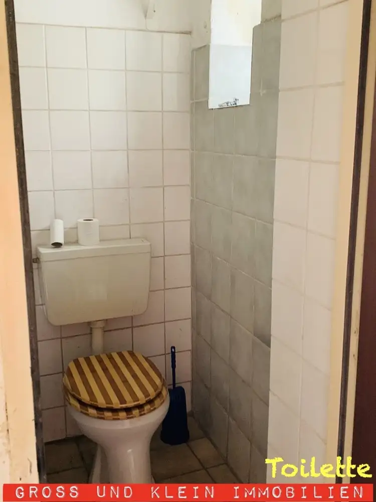 geschickte Hände gesucht.
Klein - Atelier - Büro - lager - die Lage ist gut .