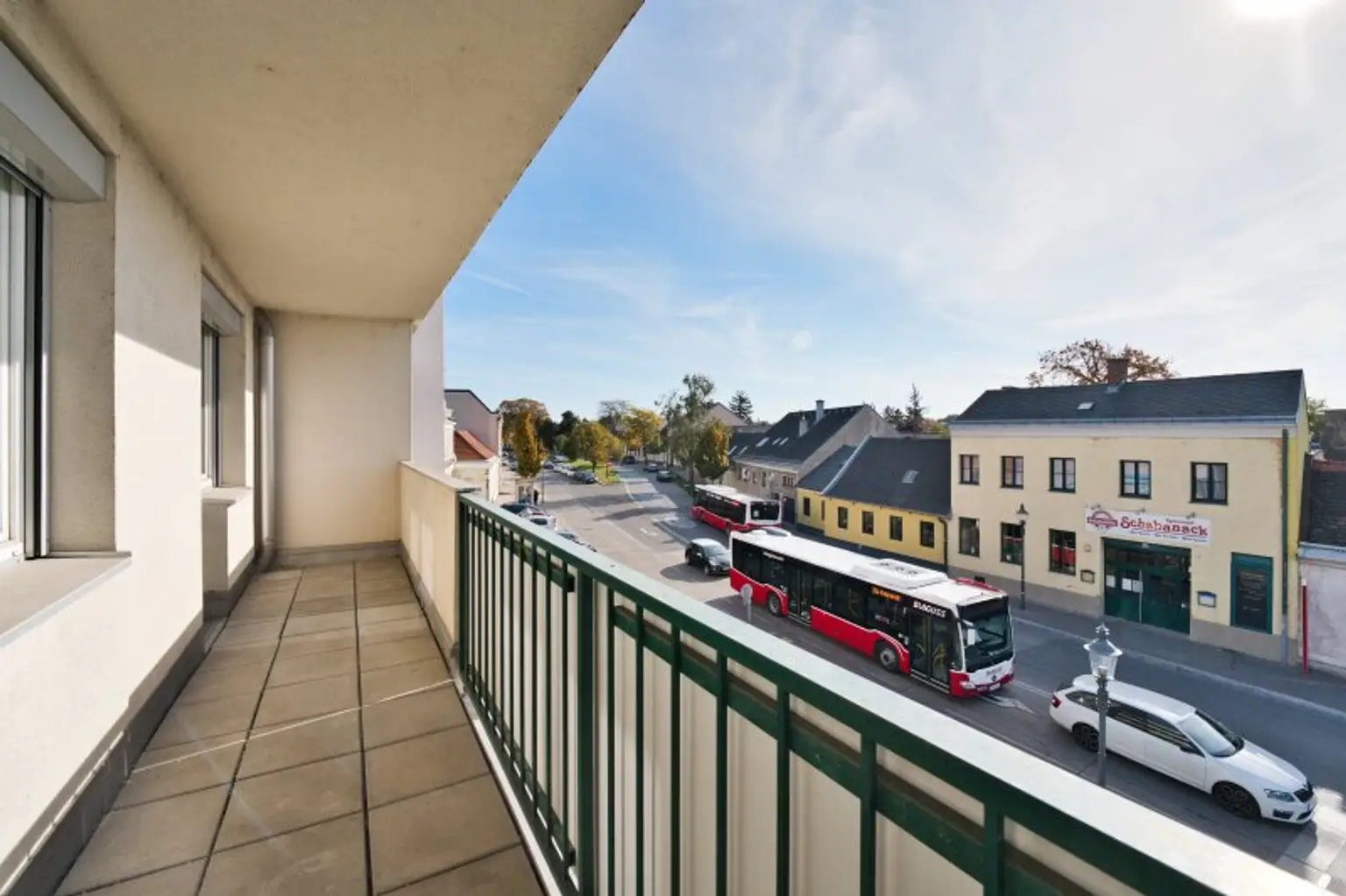 Sonnige 2-Zimmer-Wohnung mit Loggia & Stadtblick – ideal als Starterwohnung mit Renovierungspotenzial!