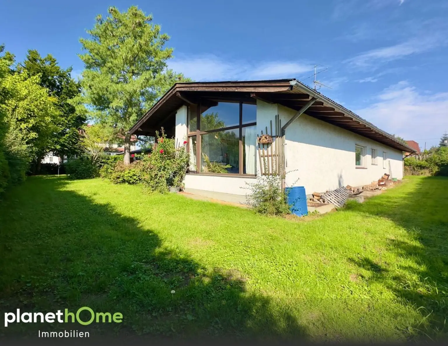 Bungalow mit zwei Wohneinheiten auf rund 1.800 m² großem Grundstück in Seewalchen am Attersee