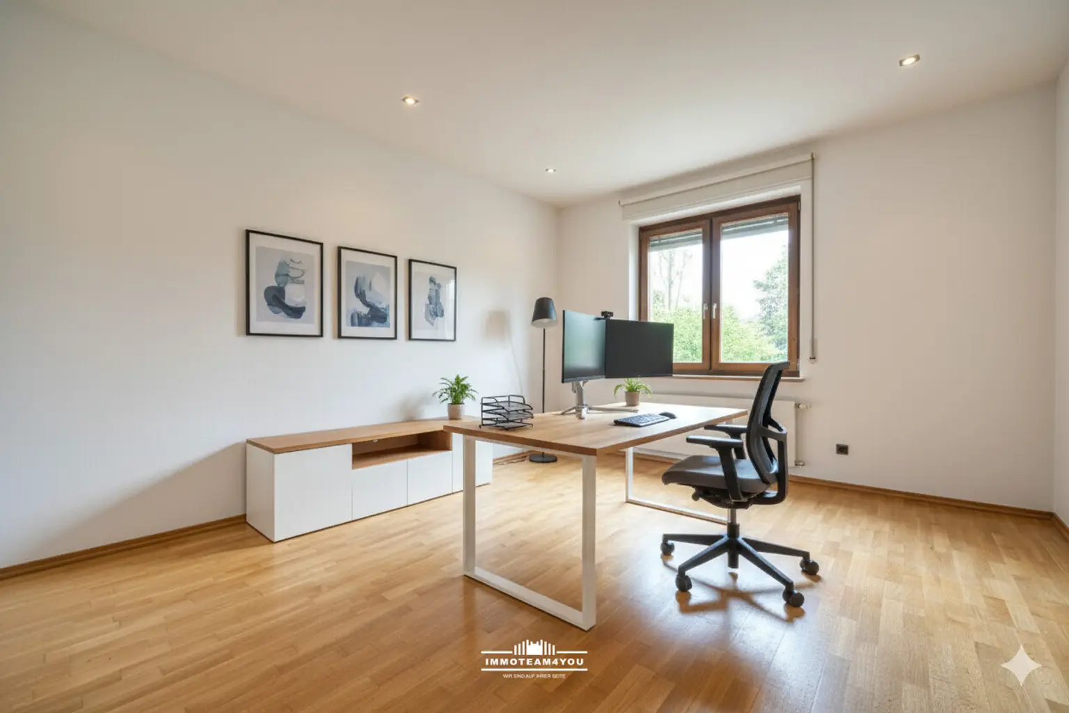 Sie brauchen viel Platz? Wir haben die Lösung. Sanierungsbedürftiges Architektenhaus in bester Lage.