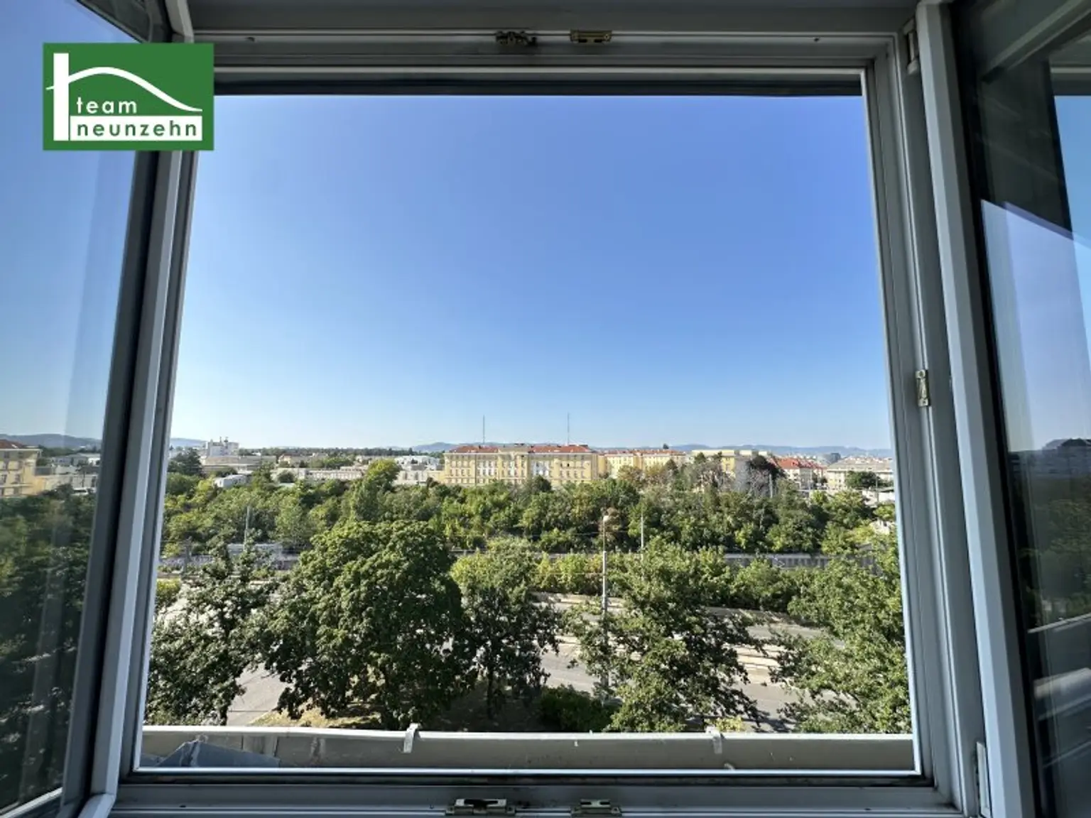 Panoramablick-Wohnung mit Dachterrasse nahe U6 Meidling zwischen Schönbrunn und Wienerberg - Frisch renoviert!