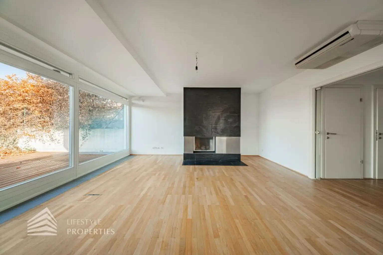 Wunderschöne 4 - Zimmer Wohnung mit Terrasse und Garten