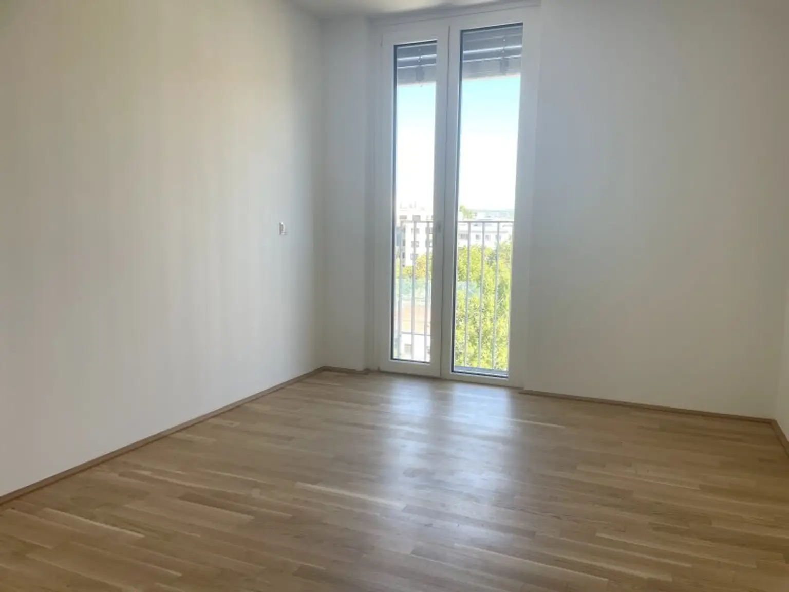 Wunderbare 2-Zimmer Wohnung in ruhiger Lage mit Blick über die Skyline! Ab 01.11