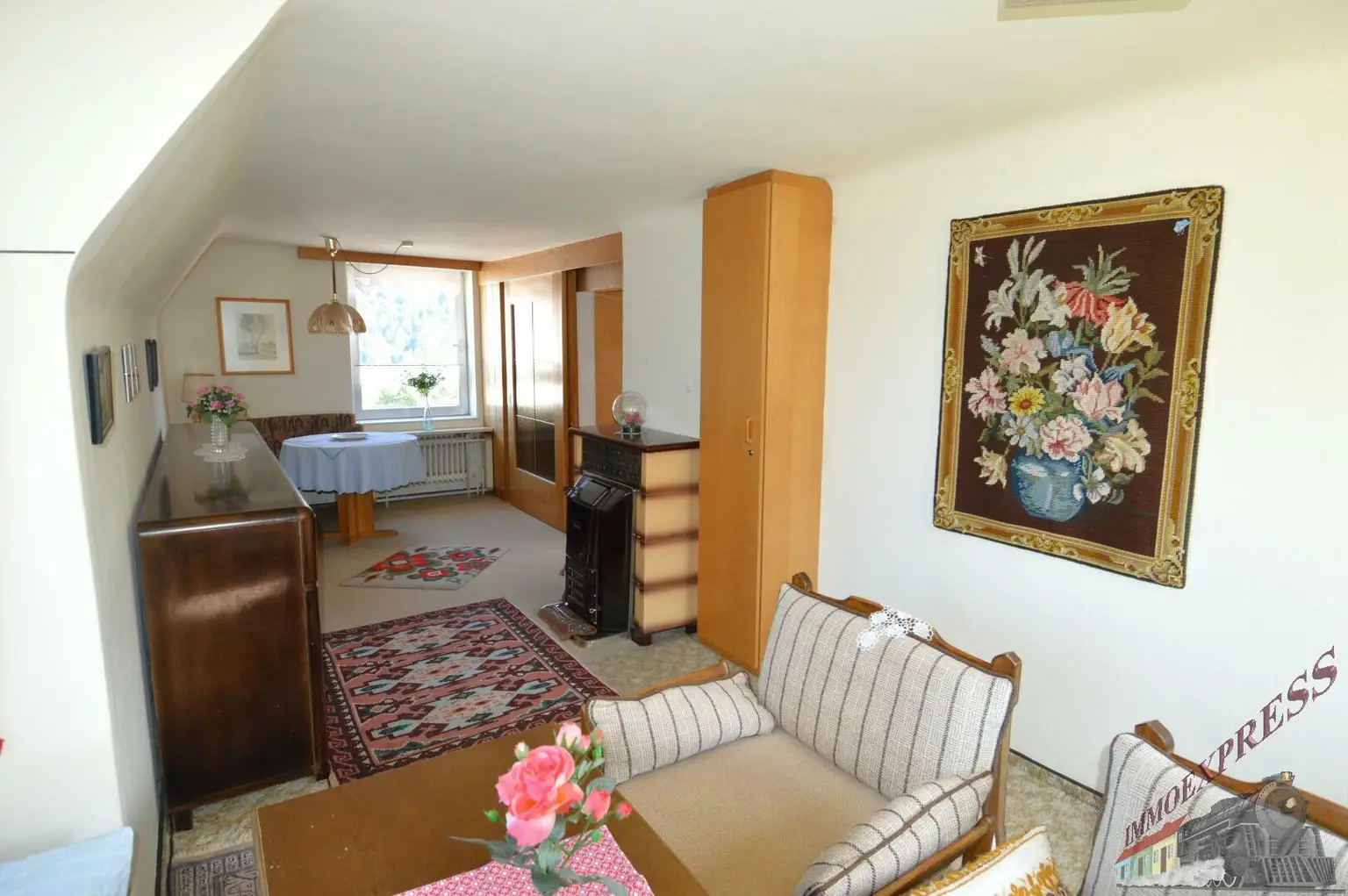 Einfamilienhaus mit Gäste-/Sommerhaus und 2 Garagen - Fernblick