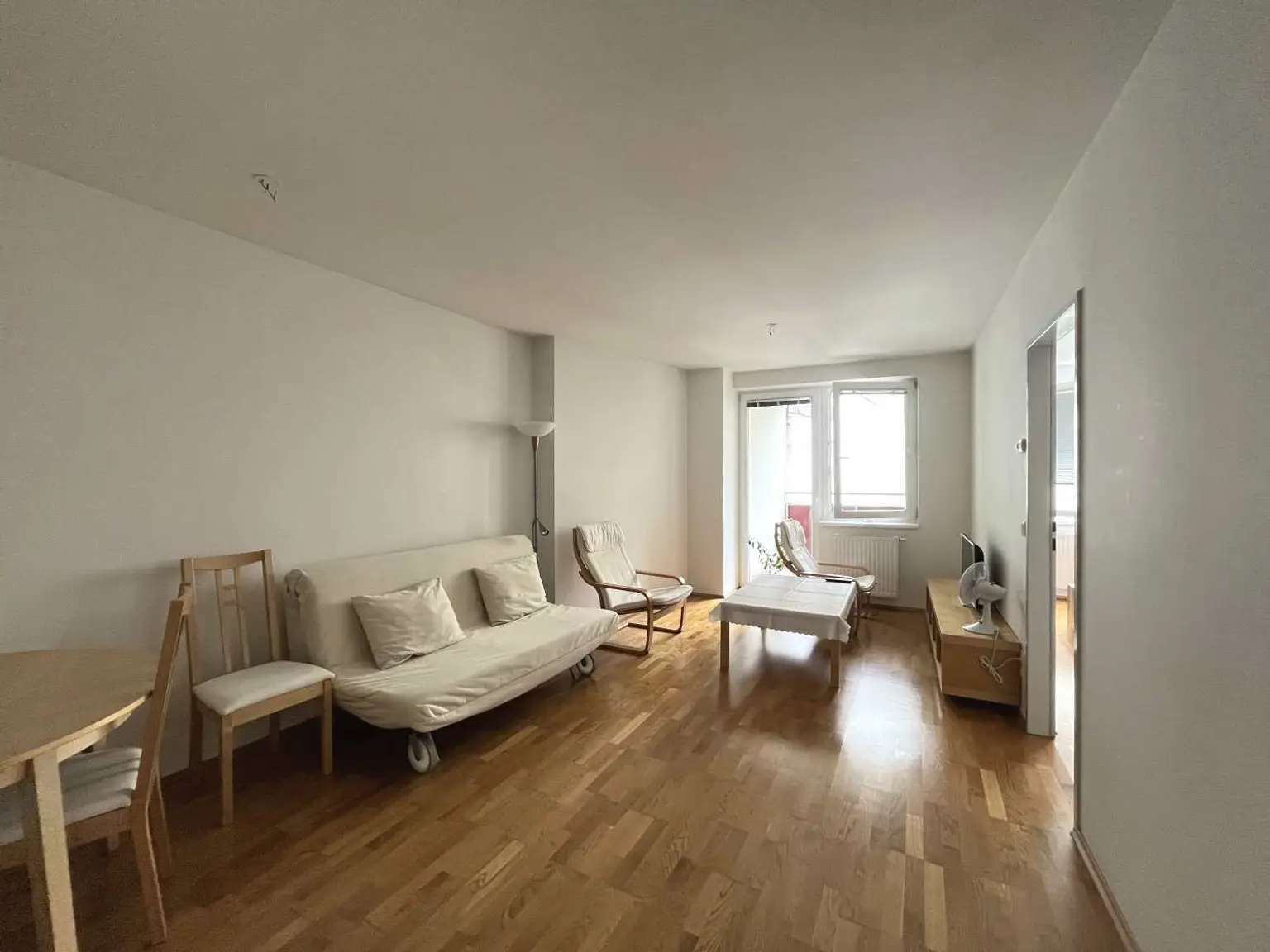 Moderne 2-Zimmer-Wohnung mit Loggia und optimaler Verkehrsanbindung!