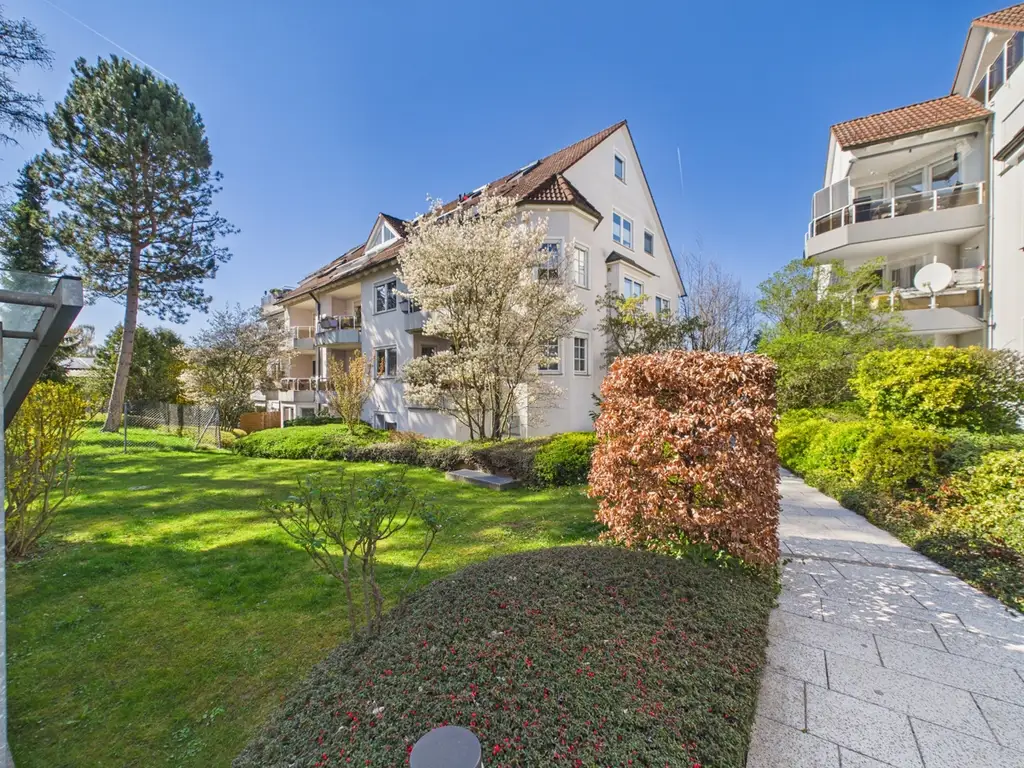 4 1/2 Zi. im 1. OG, EBK, Balkon, gemütlicher Erker, TG-Stellplatz, Kellerabteil, separates Gäste WC