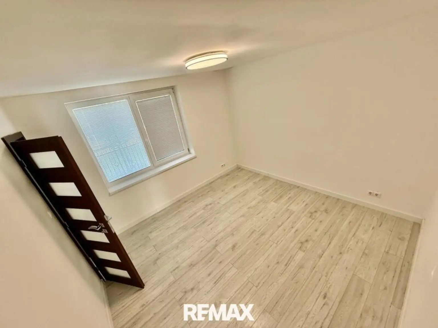 EG Zimmer mit begehbaren Wandschrank