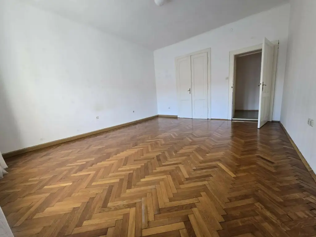 Wunderschöne Altbauwohnung mit Blick ins Grüne!
