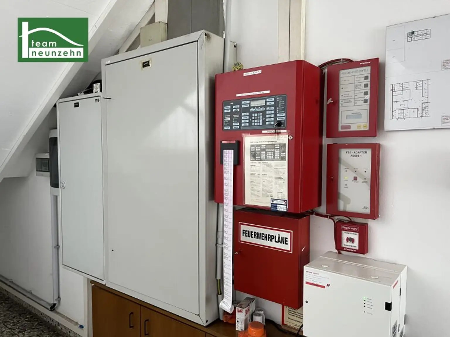 Büroflächen im Gewerbegebiet Strebersdorf. 1 gesamtes Stockwerk! 6 Parkplätze inkludiert!