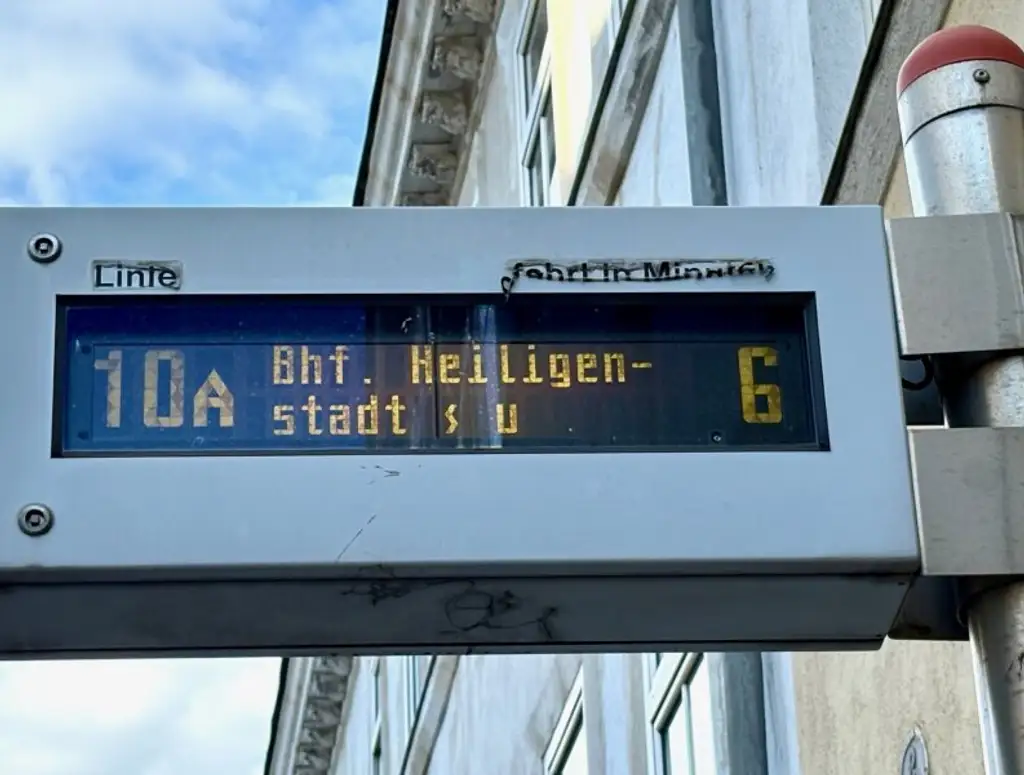 BEZAUBERNDES GESCHÄFTSLOKAL MIT VIELEN AUSLAGENFLÄCHEN - KEINE ABLÖSE!