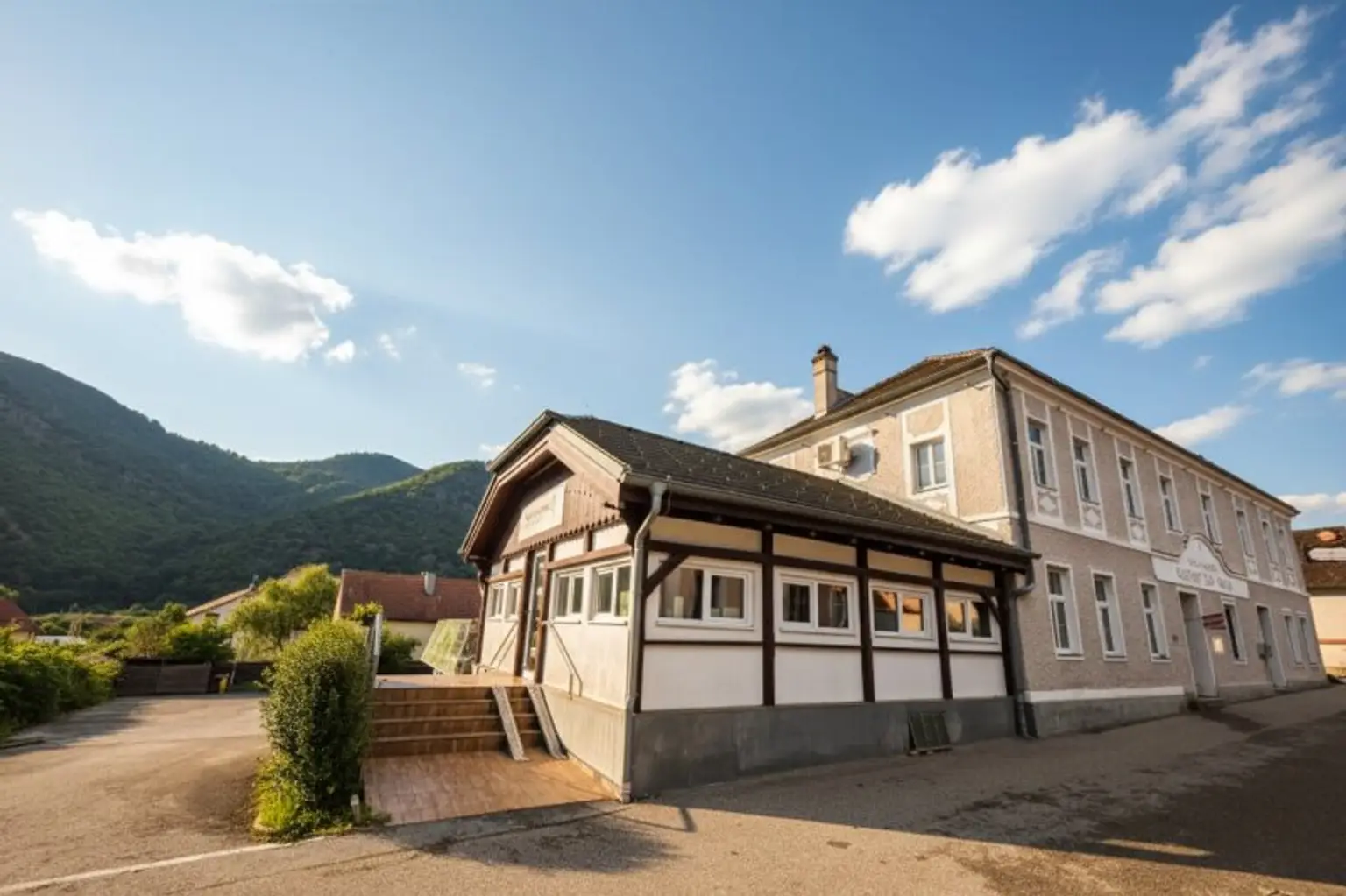 Rarität in der Wachau, 6 Apartments, Restaurant mit Wintergarten, Dachausbau-Potenzial
