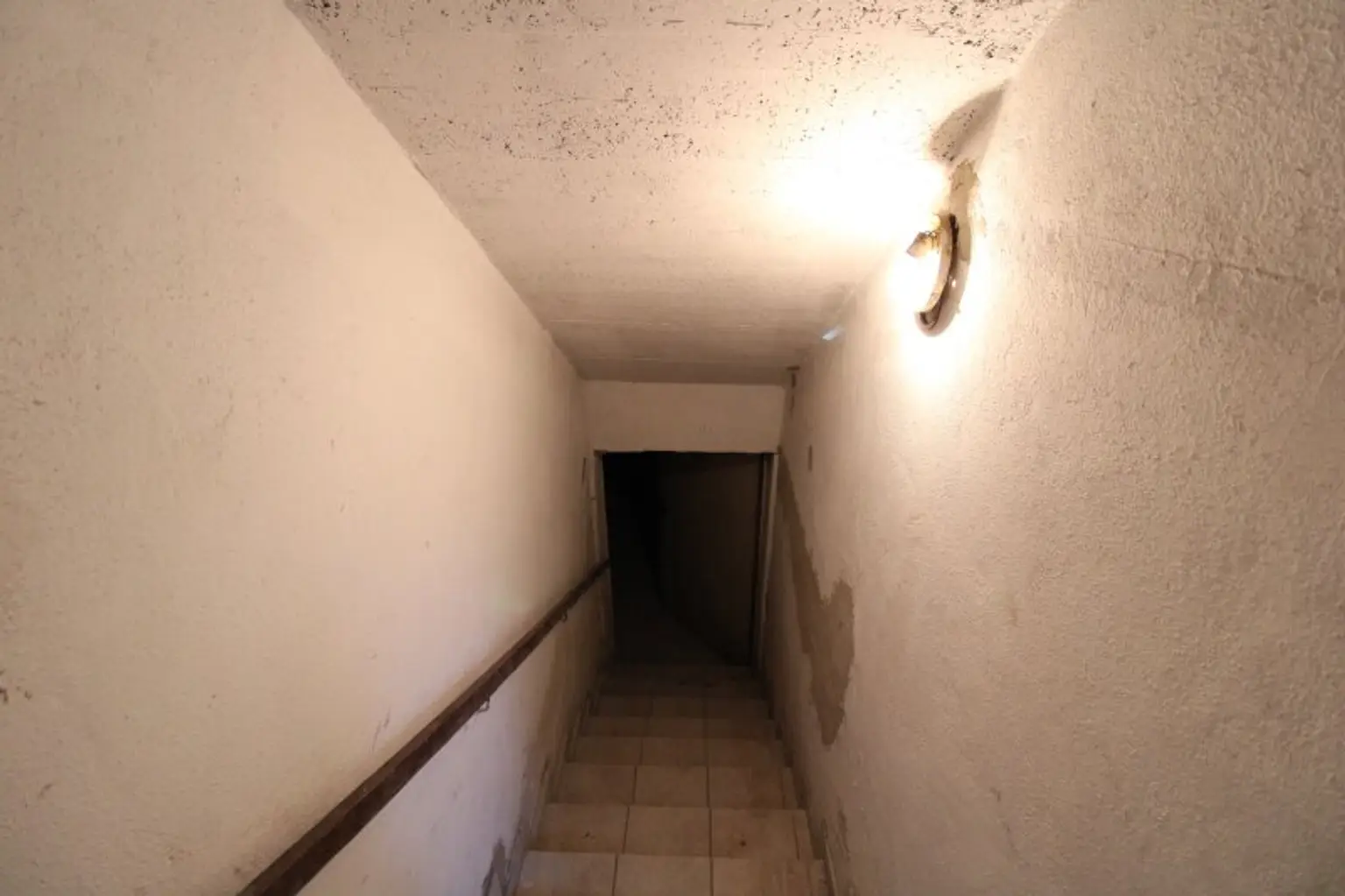 WAIDMANNSDORF  -  Sanierungsbedürftiges Haus in Aussichtslage!