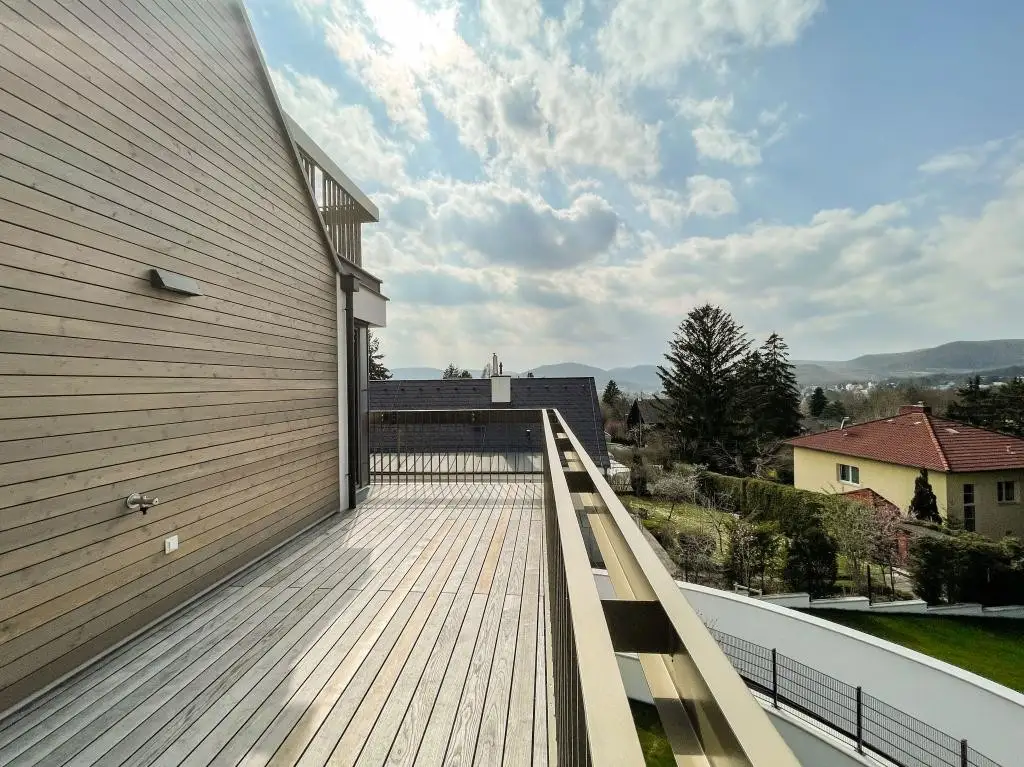 Exklusiv und komplett möblierte 3-Zimmer-Terrassenwohnung für gehob. Ansprüche // Excl. and fully furnished 3-room terr. apt for discerning tastes //