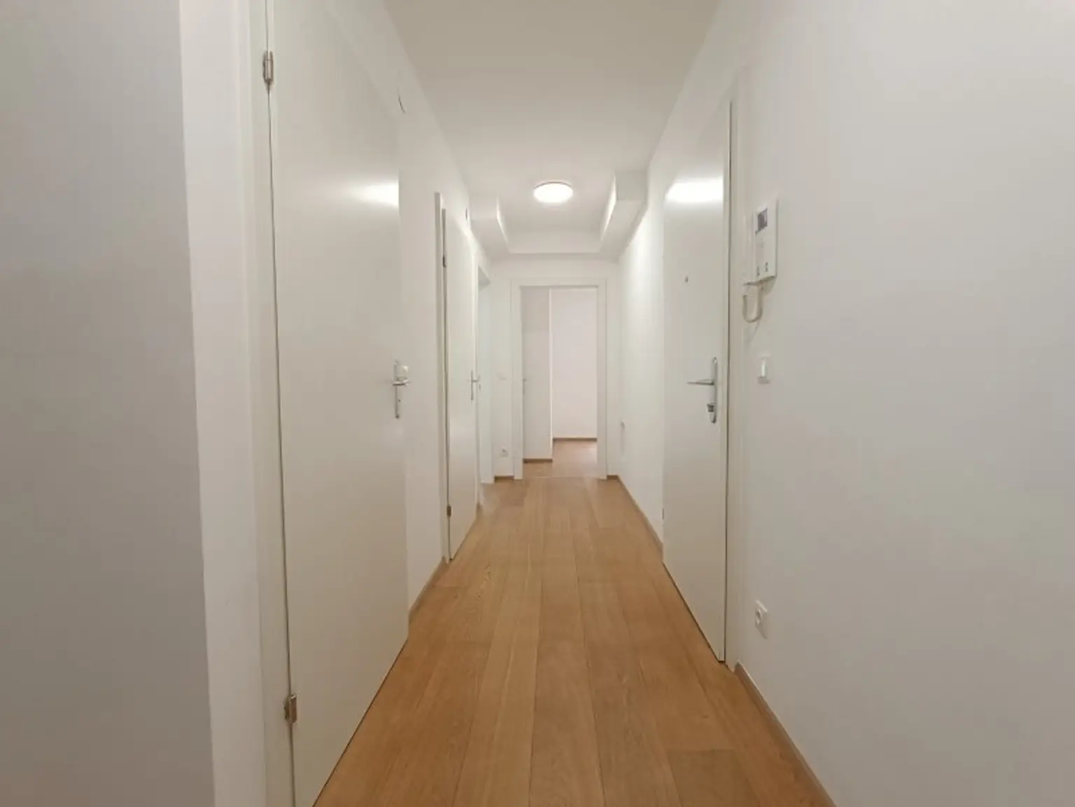 Wohn(t)raum im Grünen! Großzügige Neubau-Wohnung mit Garten inkl. PKW-Stellplatz im 19. Bezirk! Wohnküche! 2 Zimmer! Terrasse! Fußbodenheizung!