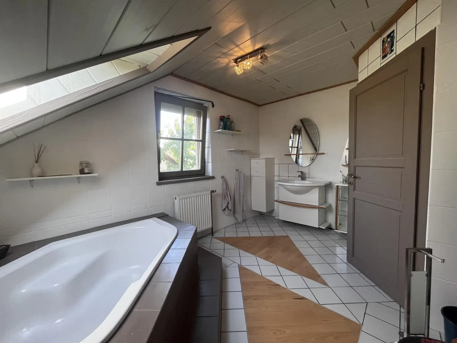"Solides, Charmantes Haus mit Garten und Pool"