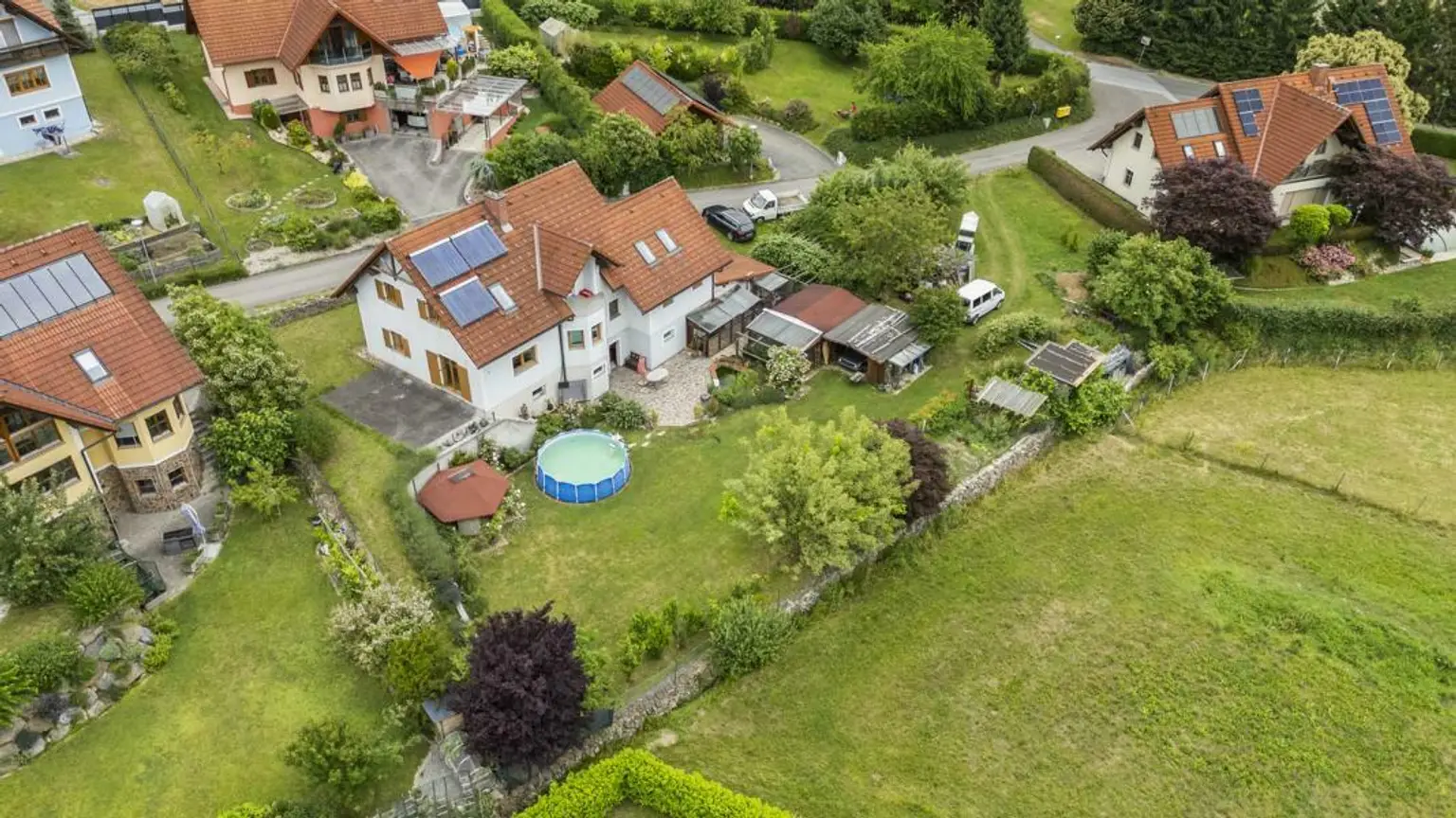 ** Traumhaftes Wohlfühlhaus in ländlicher Idylle trifft Stadtnähe  - nur 15km nach Graz **  Familienparadies mit erstklassiger Infrastruktur **