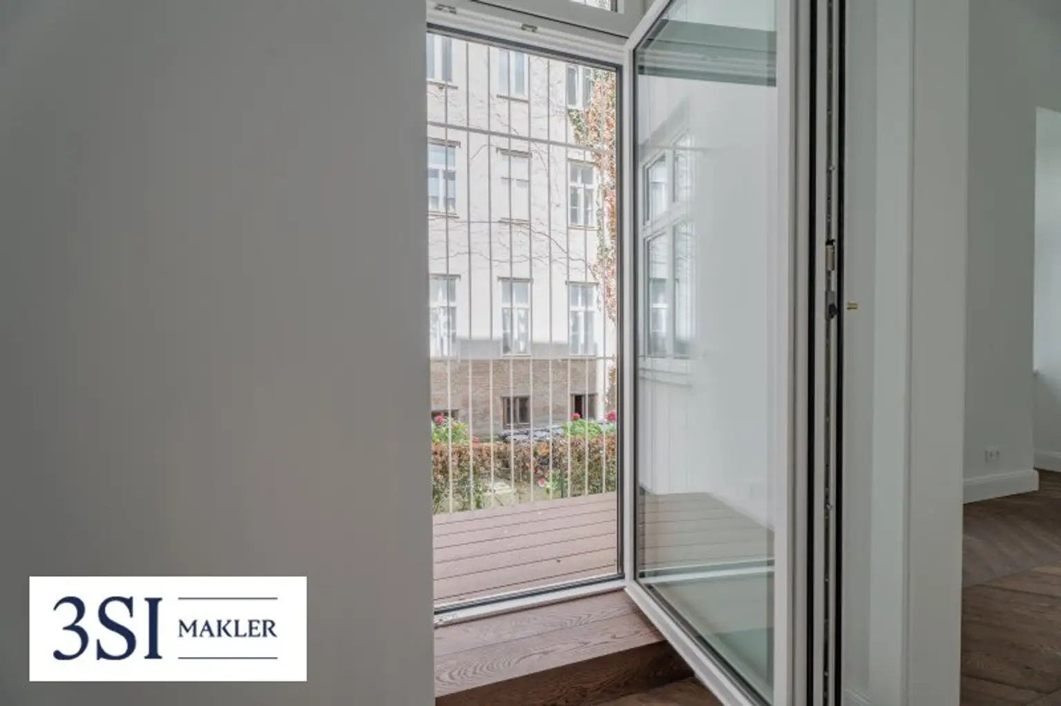 Attraktive 3-Zimmer-Stilaltbauwohnung mit Terrasse, Loggia und exklusivem Hofanteil