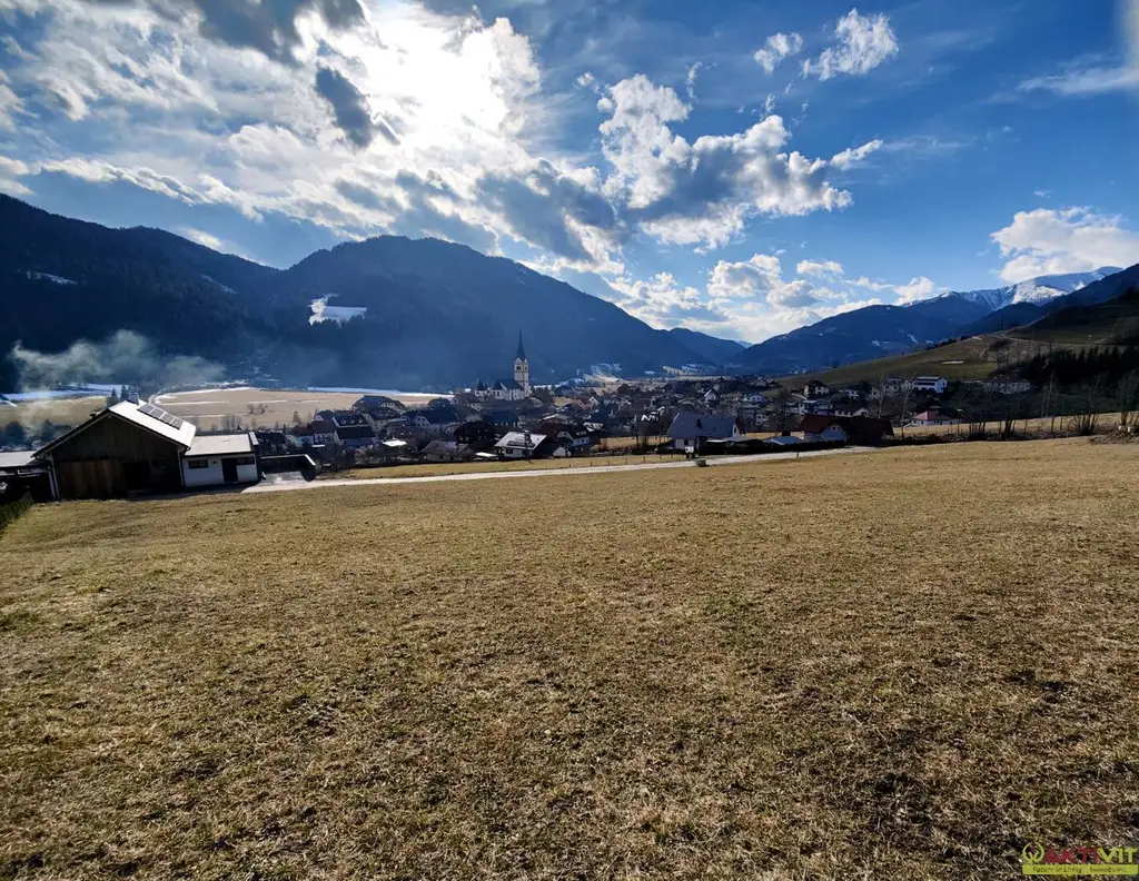 Leistbarer Wohn-Baugrund mit Fernblick. - Ruhige Lage nahe dem Zentrum. - Infrastruktur fußläufig erreichbar.
