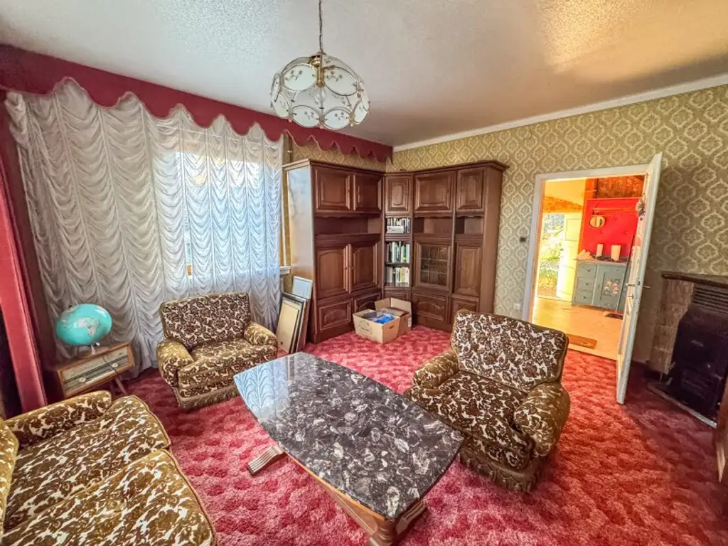 Sanierungsbedürftiges Einfamilienhaus in Pottschach, Nähe Bahnhof: Ihr Sanierungsprojekt mit 556 m2 Garten! 199.000 Euro!