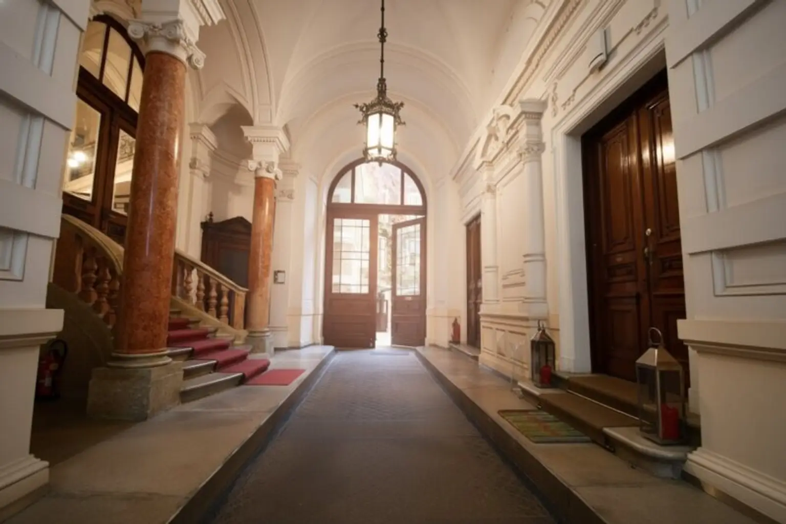 Exklusive Palais Büro mit Terrasse im Botschaftsviertel