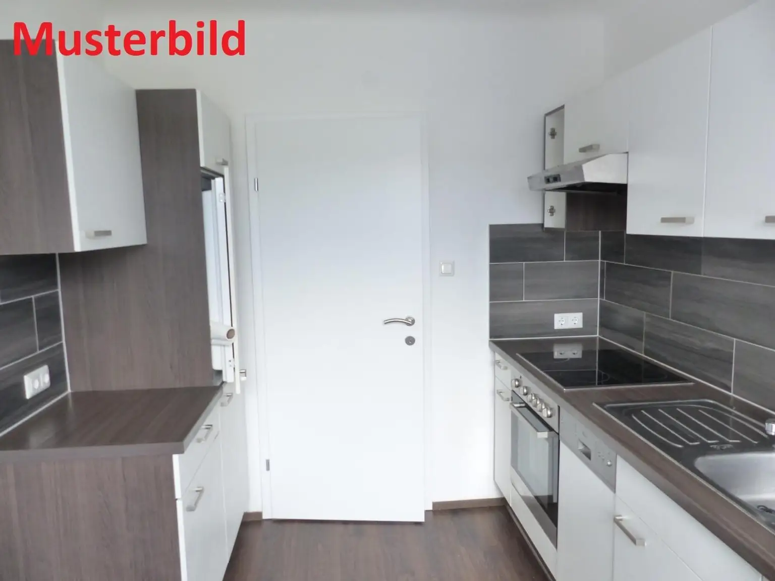 Küche beidseitig (Viel Platz)