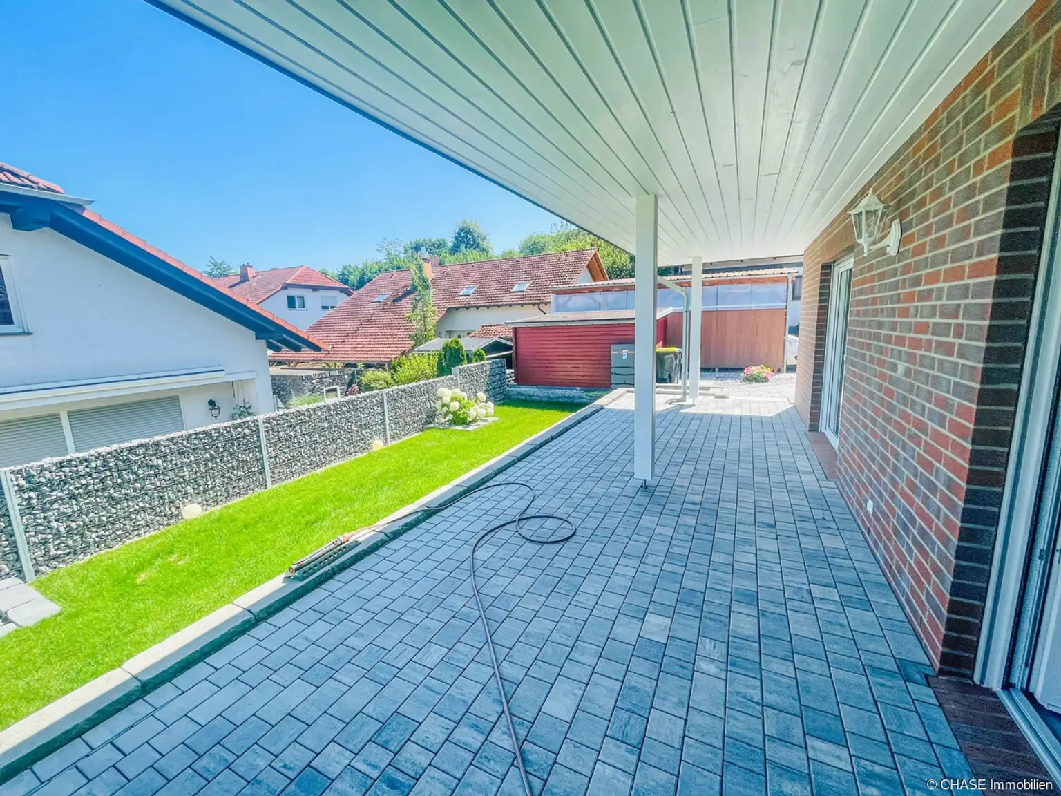 Terrasse mit Garten