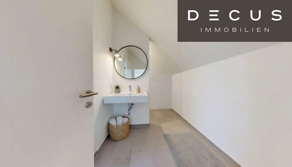 | EXKLUSIVE & LICHTDURCHFLUTETE DACHGESCHOSS - MAISONETTE - WOHNUNG MIT BLICK AUF DEN SCHLOSSBERG | PRIVATER LIFTZUGANG | 2 TERRASSEN | TOP LAGE