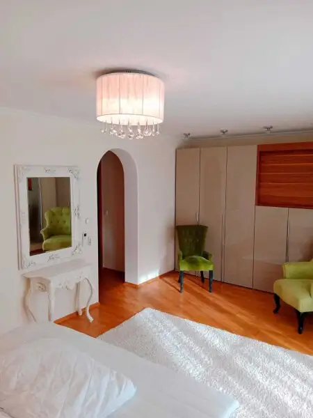 ***Komplett möbliertes Haus in Weidling mit eigenem Aufzug, 3 Terrassen und riesigem Garten purer Luxus für 5.500 im Monat!***
